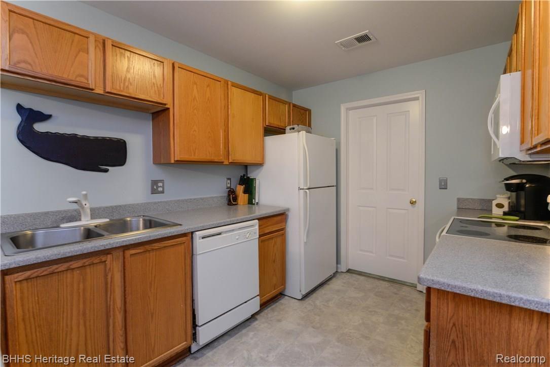 4149 Hampton Ridge Boulevard Howell, MI 48843 - Photo 14 of 33 _AUG2531.jpg