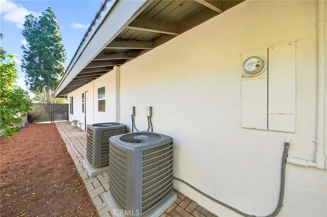 $2,190,000 | 930 Rancho Circle, Fullerton, CA 92835