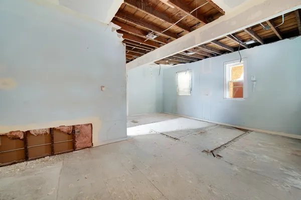 $115,000 | 8626 South Kingston Avenue, Chicago, IL 60617