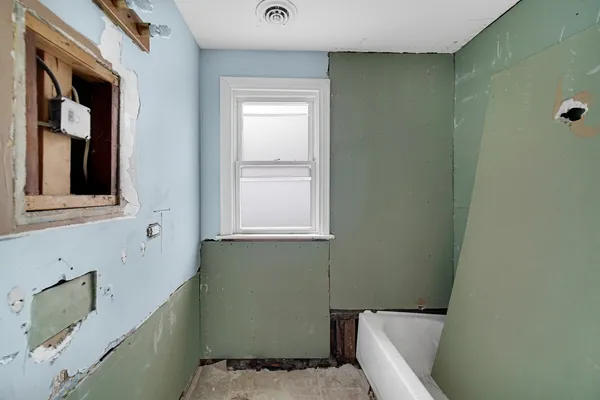 $115,000 | 8626 South Kingston Avenue, Chicago, IL 60617