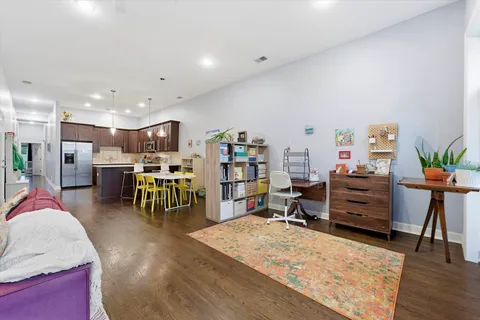 $400,000 | 832 West 36th Street, Unit 4, Chicago, IL 60609