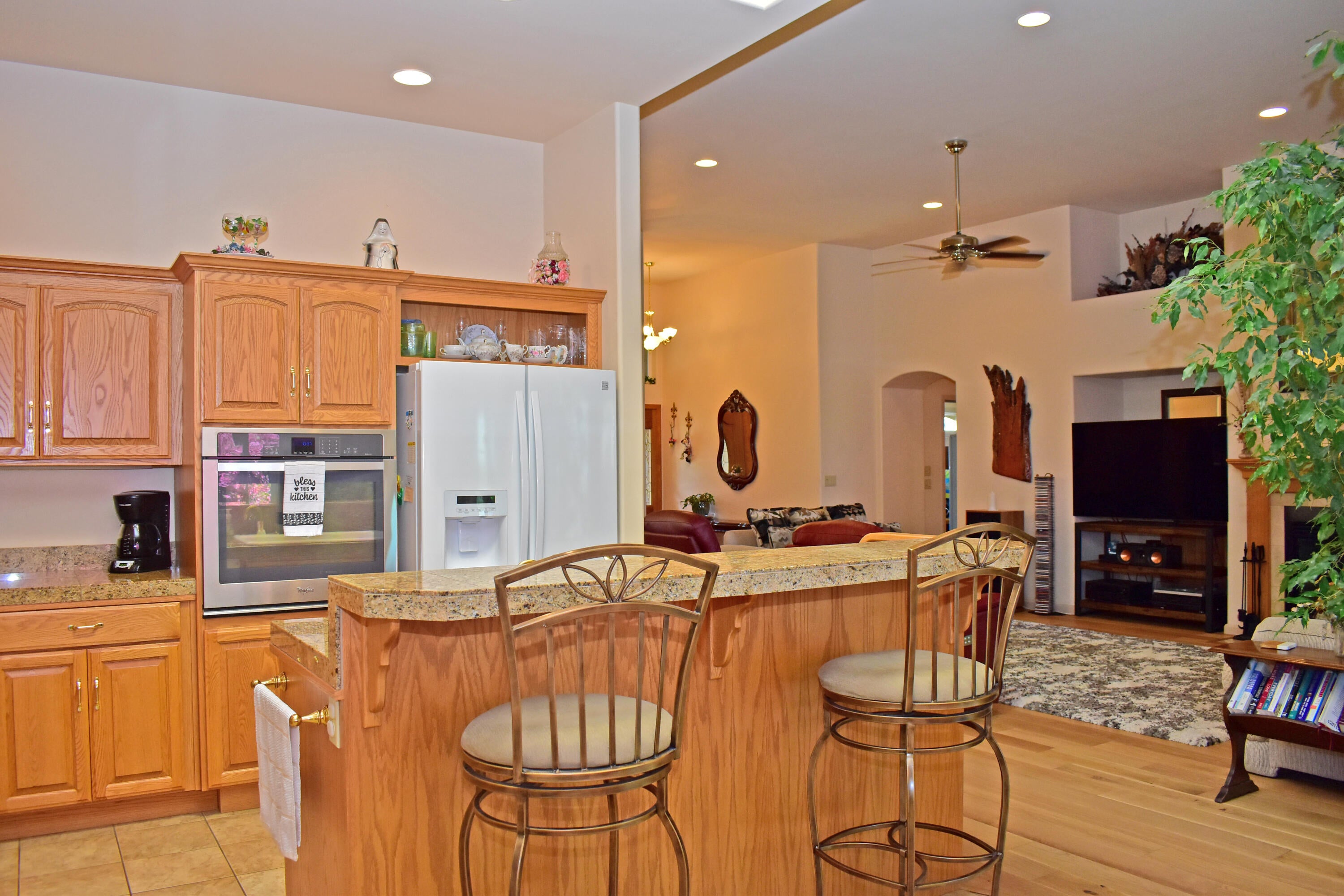 479 Quail Run Eagle Point, OR 97524 - Photo 4 of 51 Open Concept Kitchen