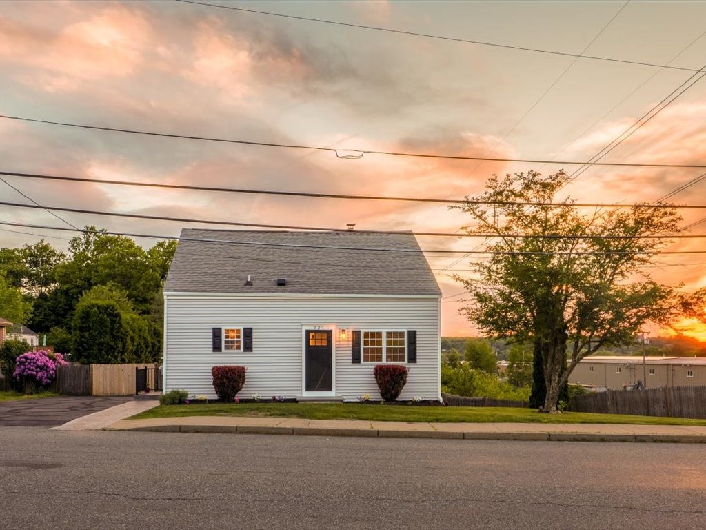 121 Talcott Street Woonsocket, RI 02895 - Photo 5 of 42