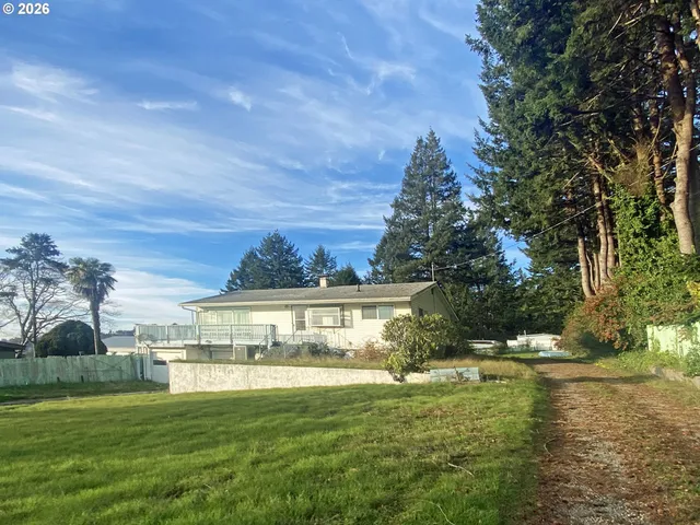 $450,000 | 97987 Court Street, Brookings, OR 97415