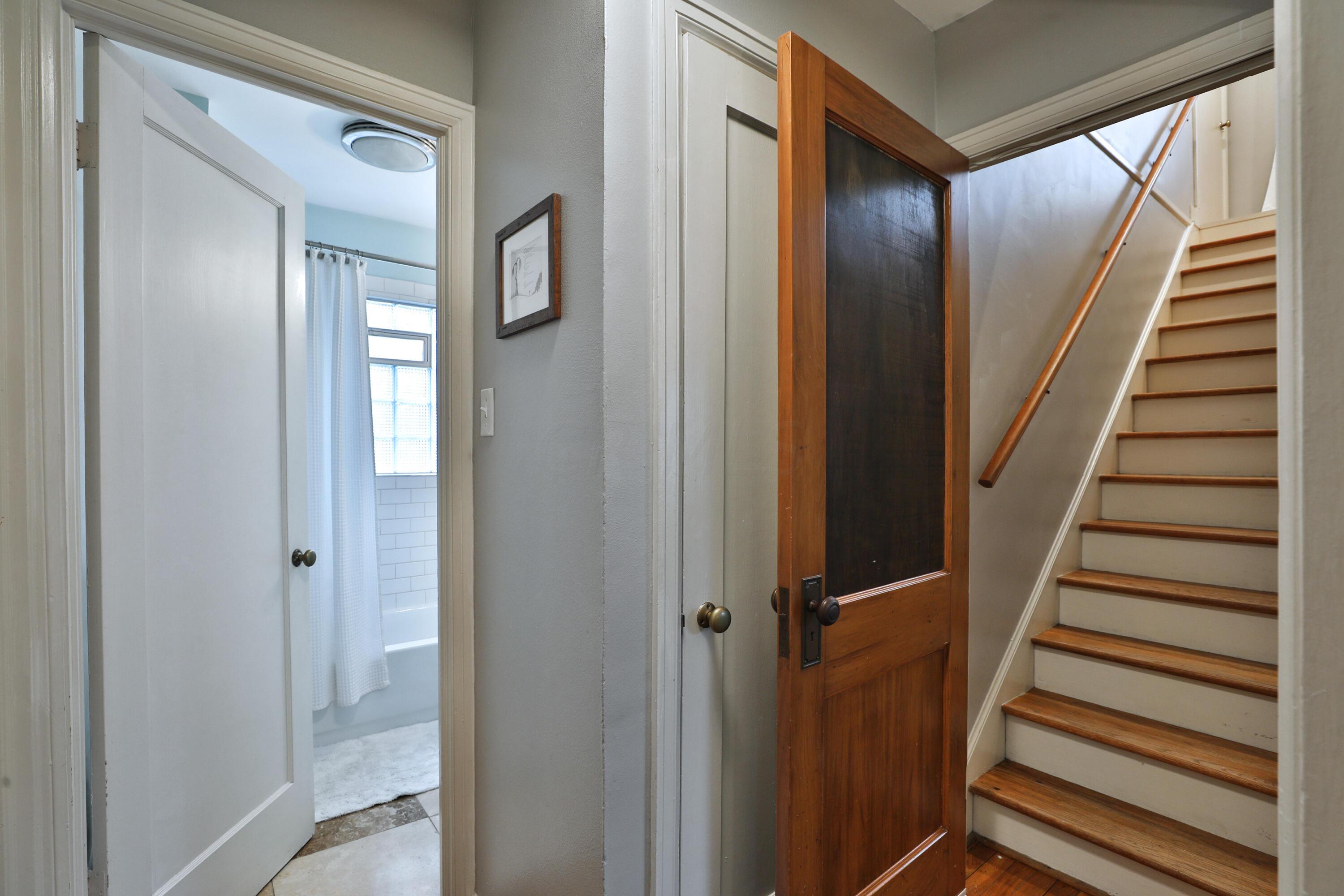 562 Northridge Road Columbus, OH 43214 - Photo 20 of 45 Upstairs