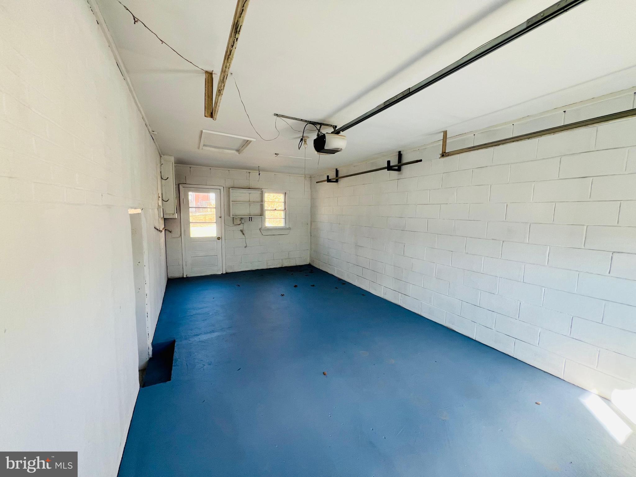 9826 Lomond Drive Manassas, VA 20109 - Photo 60 of 78 an empty room with windows
