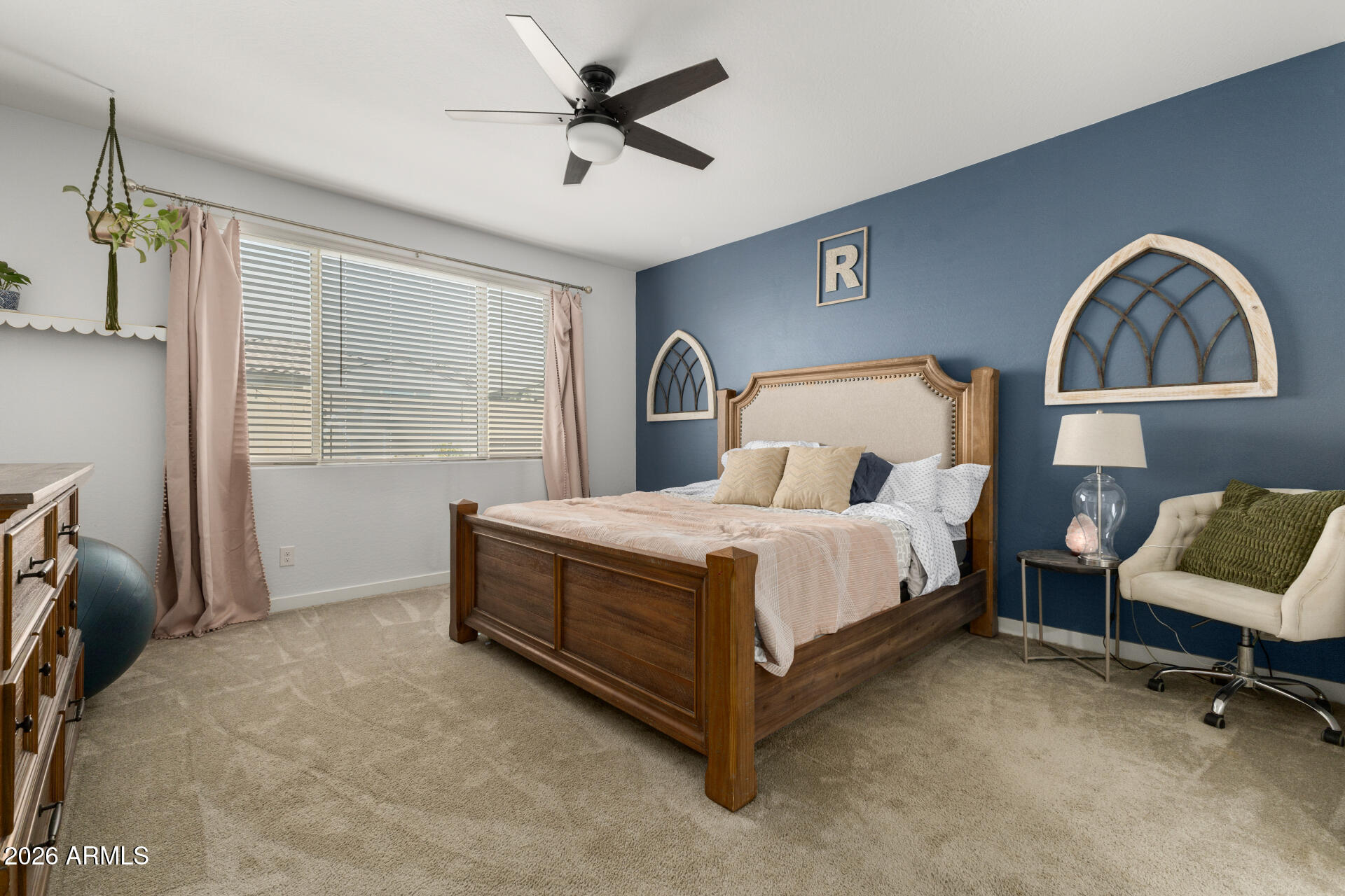 12560 East Ballentine Road Gold Canyon, AZ 85118 - Photo 18 of 35 a spacious bedroom with a bed and a couch