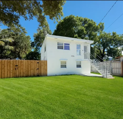 a view of a back yard of the house