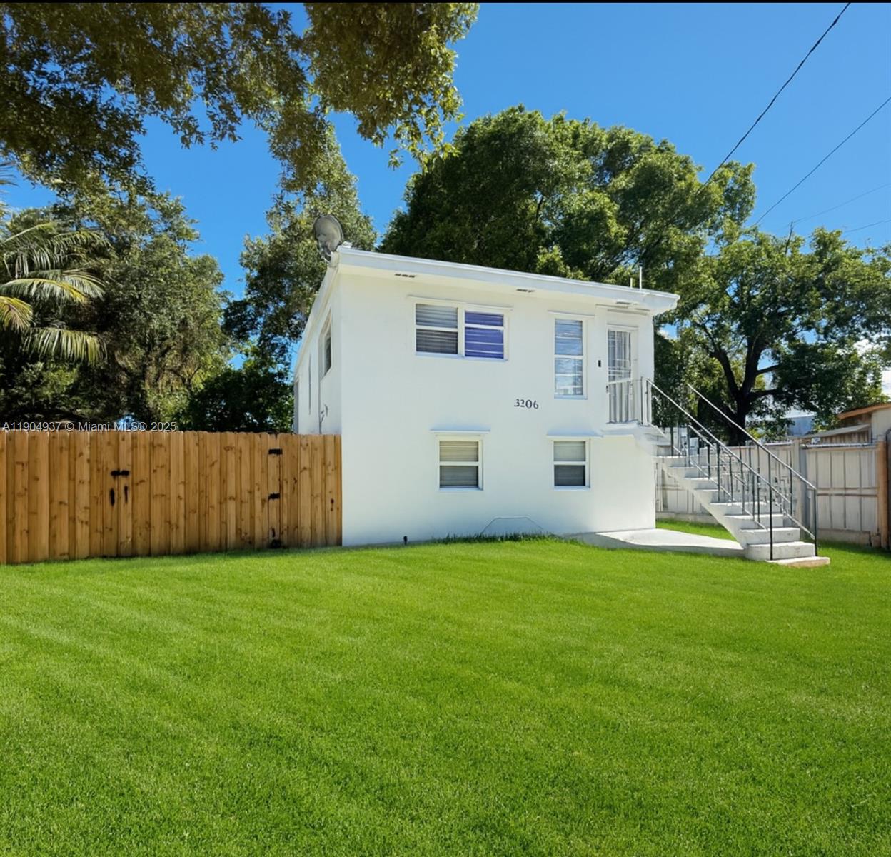 a view of a back yard of the house