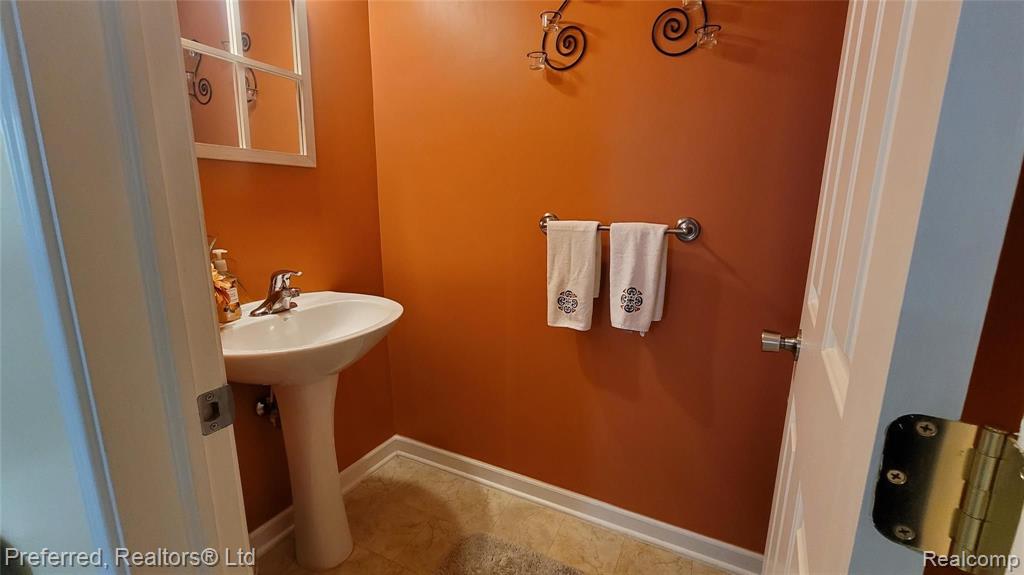 29056 Whitby Drive Romulus, MI 48174 - Photo 10 of 25
