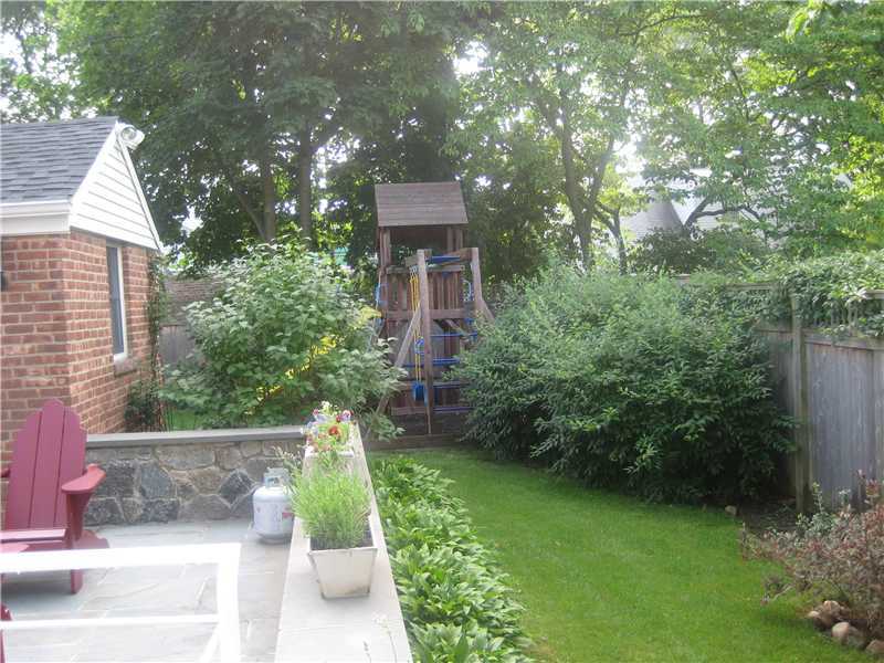 6 Northridge Road Old Greenwich, CT 06870 - Photo 11 of 14 a front view of a house with garden