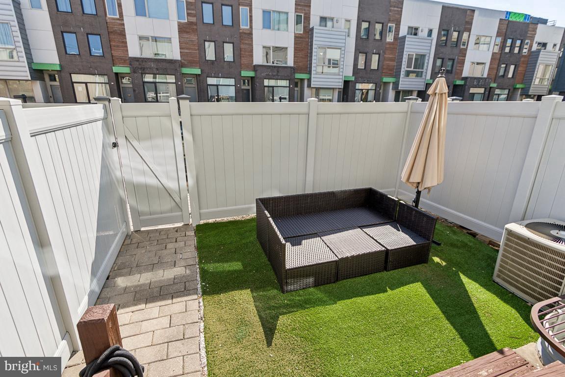 1119 North Howard Street Philadelphia, PA 19123 - Photo 20 of 25 Gated Yard