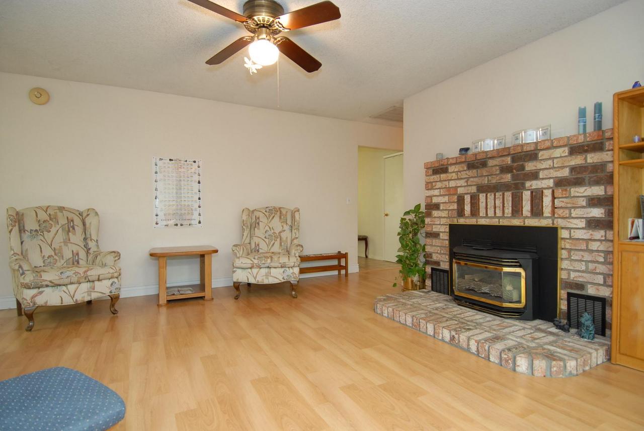7082 Rio Rancho Road Anderson, CA 96007 - Photo 5 of 9 Living Room
