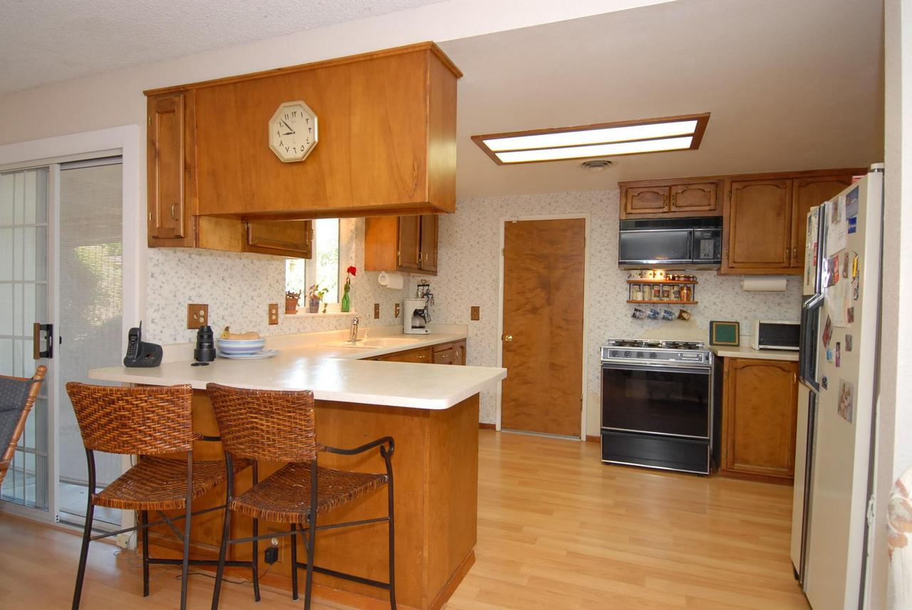 7082 Rio Rancho Road Anderson, CA 96007 - Photo 6 of 9 Kitchen