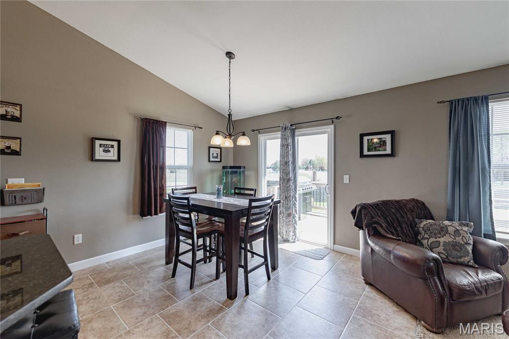 290 Shadowbrooke Troy, IL 62294 - Photo 8 of 53