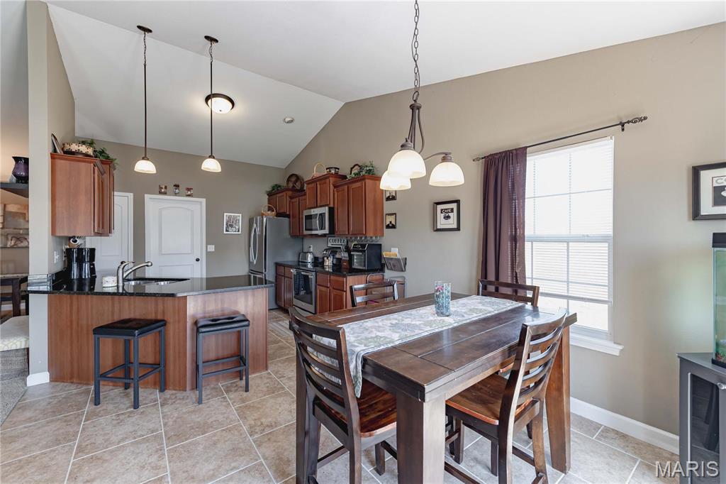 290 Shadowbrooke Troy, IL 62294 - Photo 9 of 53