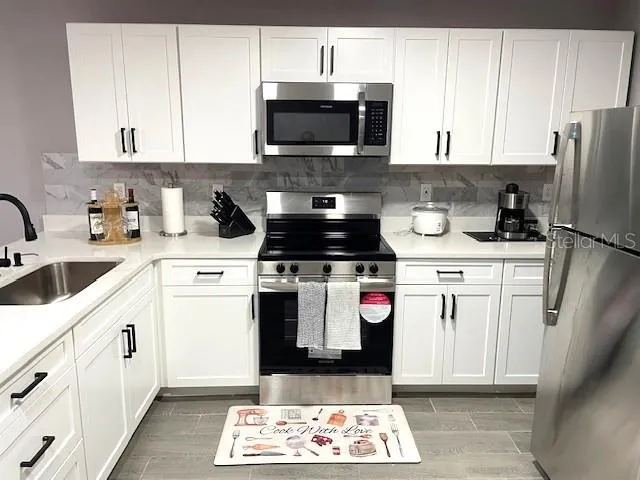 a view of entryway and hall