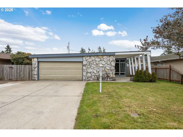 $349,000 | 3123 Oak Street, North Bend, OR 97459