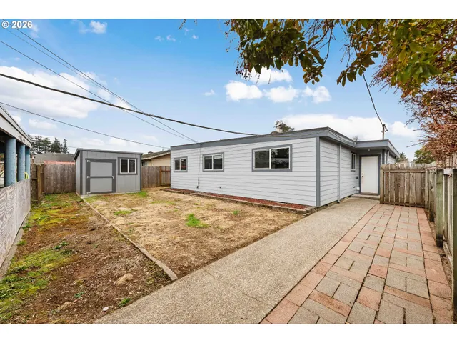 $349,000 | 3123 Oak Street, North Bend, OR 97459