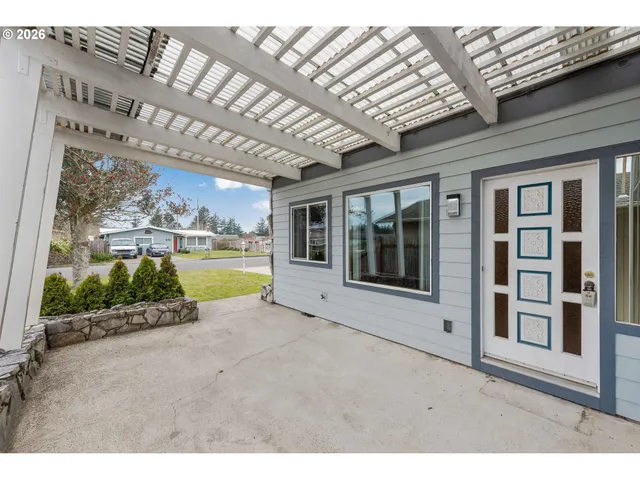 $349,000 | 3123 Oak Street, North Bend, OR 97459