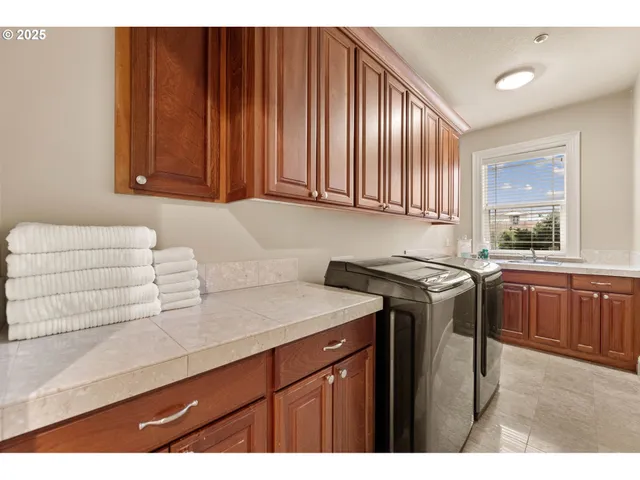 $1,399,000 | 1587 Southwest Walters Loop, Gresham, OR 97080