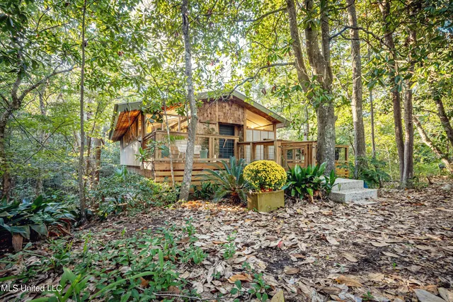 $589,000 | 1103 Le Voyageur Drive, Ocean Springs, MS 39564