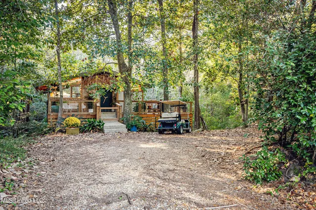 $589,000 | 1103 Le Voyageur Drive, Ocean Springs, MS 39564