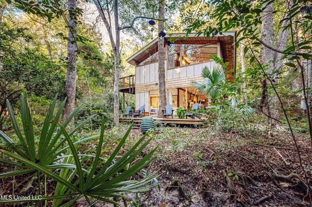 $589,000 | 1103 Le Voyageur Drive, Ocean Springs, MS 39564