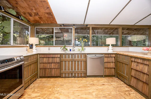 $589,000 | 1103 Le Voyageur Drive, Ocean Springs, MS 39564