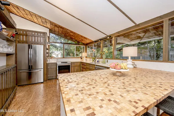 $559,000 | 1103 Le Voyageur Drive, Ocean Springs, MS 39564