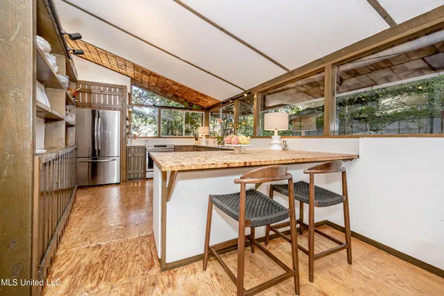 $589,000 | 1103 Le Voyageur Drive, Ocean Springs, MS 39564