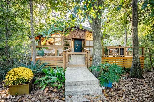 $589,000 | 1103 Le Voyageur Drive, Ocean Springs, MS 39564