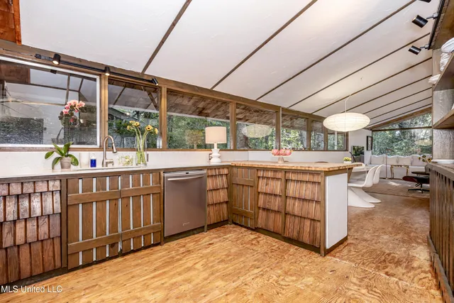 $589,000 | 1103 Le Voyageur Drive, Ocean Springs, MS 39564