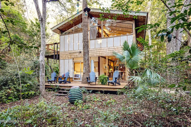 $589,000 | 1103 Le Voyageur Drive, Ocean Springs, MS 39564