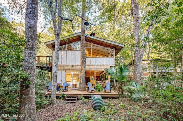 $589,000 | 1103 Le Voyageur Drive, Ocean Springs, MS 39564