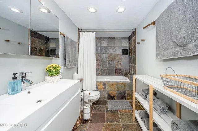 $589,000 | 1103 Le Voyageur Drive, Ocean Springs, MS 39564