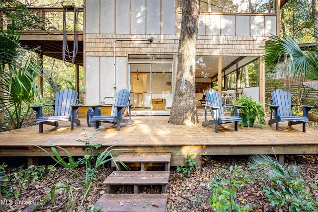 $589,000 | 1103 Le Voyageur Drive, Ocean Springs, MS 39564