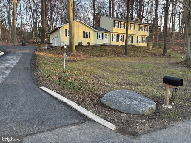 $650,000 | 11 Yorkridge Trail, Hockessin, DE 19707