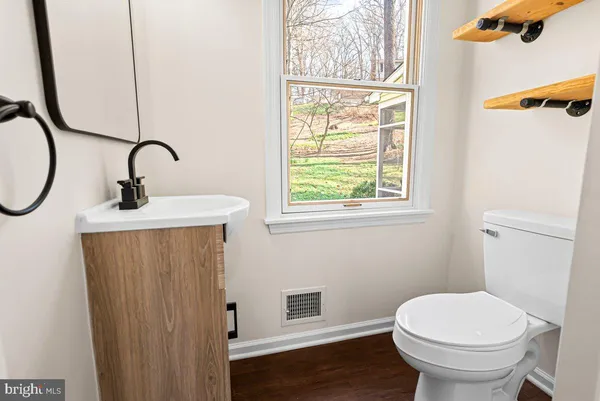 $627,500 | 11 Yorkridge Trail, Hockessin, DE 19707