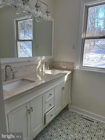 $650,000 | 11 Yorkridge Trail, Hockessin, DE 19707