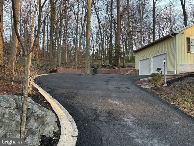 $650,000 | 11 Yorkridge Trail, Hockessin, DE 19707