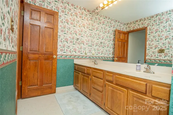 $229,900 | 603 29th Avenue Northeast, Unit 123, Hickory, NC 28601