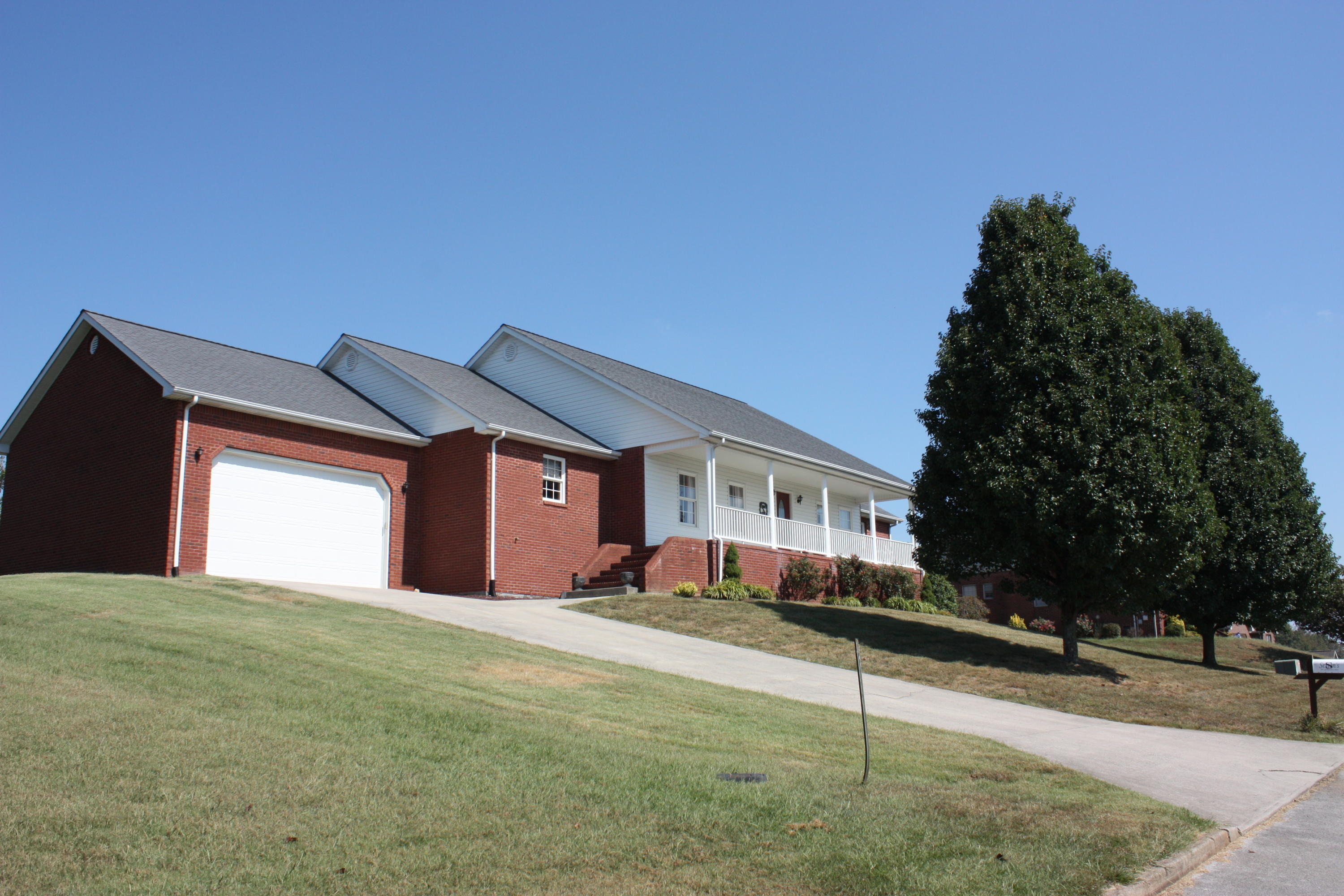 892 Splendor View Dr. Somerset, KY 42503 - Photo 4 of 60 IMG_4188