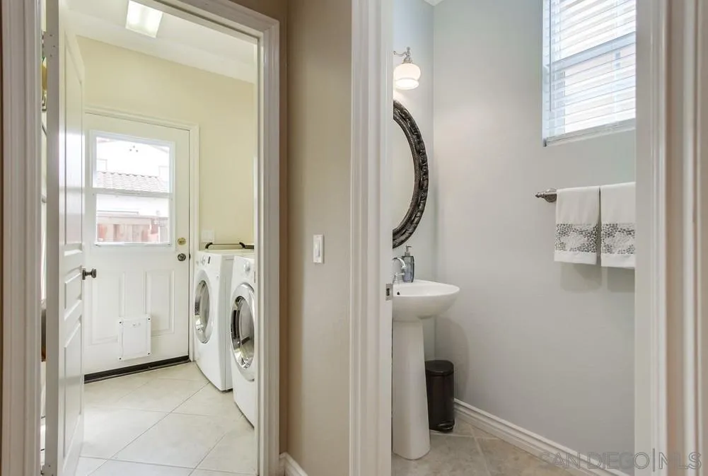 2665 Paradise Road Carlsbad, CA 92009 - Photo 37 of 52 a view of a mirror and entryway