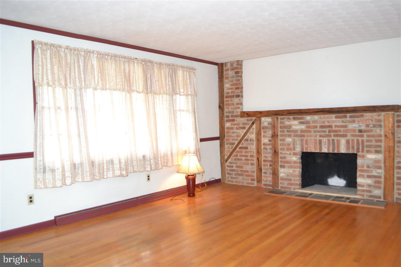 2242 Sycamore Road York, PA 17408 - Photo 8 of 27