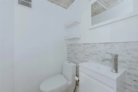 $549,000 | 81 Alhambra Drive, Oceanside, NY 11572