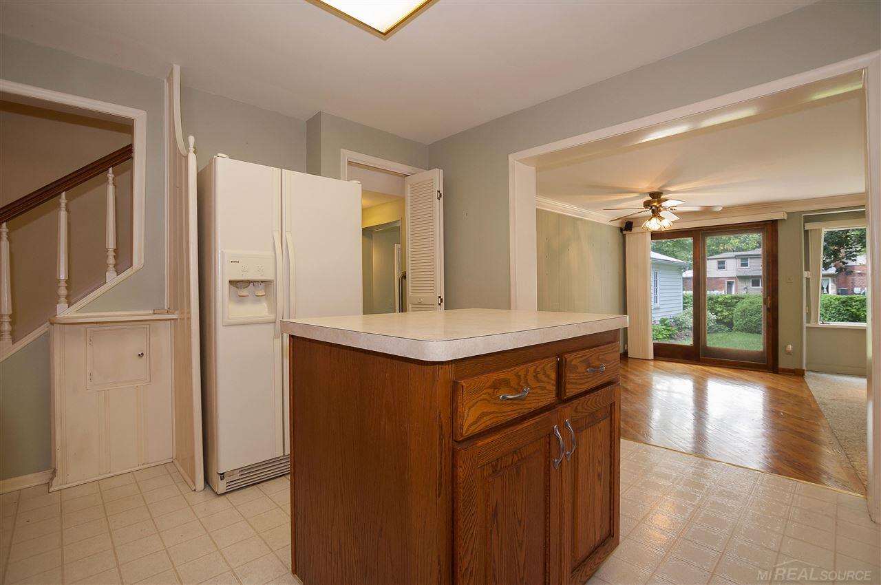 1220 Fairholme Road Grosse Pointe Woods, MI 48236 - Photo 14 of 41
