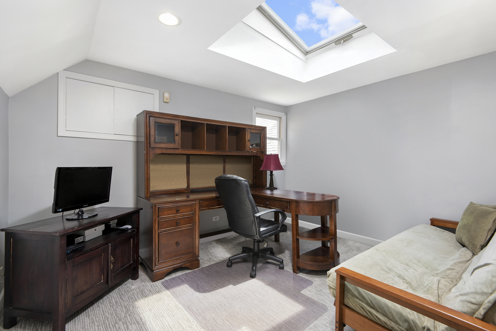 2918 North Racine Avenue Chicago, IL 60657 - Photo 18 of 26 a bedroom with a workspace