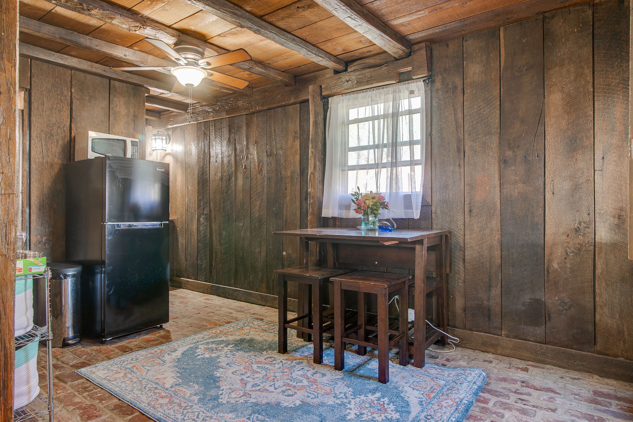 1225 Neelys Bend Road Madison, TN 37115 - Photo 27 of 32 a room with table and chairs