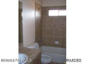 4083 West Sunset Road Yucca, AZ 86438 - Photo 7 of 11 4083 guest bath